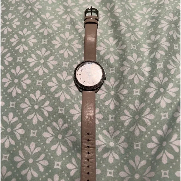 Kate spade gray leather watch. Battery works. Comes with Kate spade watch box - Picture 1 of 3